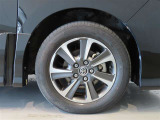 純正のアルミホイール装着車です。タイヤサイズは205/60R16です。