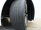 タイヤサイズはフロント235/40R19 リア265/35R19となっております☆