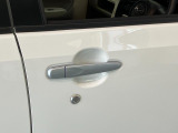 品質へのこだわり!フロアマットやシートなど車内をキレイに清掃し、ニオイや汚れなどを徹底的にクリーニングしてもらっております。室内はピカピカです☆