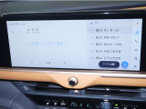 【ディスプレイオーディオ】スマートフォンとの連携で、いつものアプリや音楽を大画面で快適に楽しめます!ナビアプリの利用やハンズフリー通話にも対応し、ドライブをもっと便利で楽しい時間にしてくれます♪