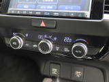 オートエアコンなので、スイッチひとつでオールシーズン快適に過ごすことができます。