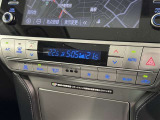 左右独立温度コントロールフルオートエアコンです。運転席、助手席それぞれで独立して温度設定ができます。冷え性の方が乗っても安心ですね♪