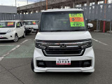 スクエアなボディ形状で車両感覚が掴みやすく、細い路地でのすれ違いやUターンもラクラク。運転初心者の方にもおすすめです。