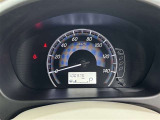 とっても見やすいメーターです。夜間時はラグジュアリーな気分にさせてくれる照明が魅力ですので、夜のドライブも楽しみになりますよ♪