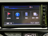 目的地や情報、電話、設定・編集などのメニューが整理され、必要な項目を画面上で確認できます。案内や各種設定を選びやすく、日常の操作をサポートする装備です。