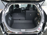 6:4分割シートを倒せば、よりたくさんの荷物を搭載。ヒトと荷物に応じて、フレキシブルに対応。お買い物も安心です。