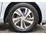 純正のアルミホイールが足元を飾ります!タイヤサイズは185/65R15になります。