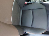 【運転席シート】へたりがちな運転席も大きなへたりがなく、綺麗な状態です。