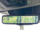 【デジタルインナーミラー】後席の大きな荷物や同乗者で後方が確認しづらい時でも安心!カメラが撮影した車両後方の映像をルームミラー内に表示。クリアな視界で状況の確認が可能です!