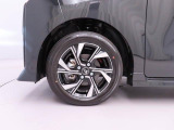 当社では全車、納車前にサービス工場で12ヶ月点検相当の整備を実施しております。そこで確認された不具合箇所は修理しておりますのでご安心下さい。