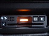 ■【ETC車載器】が装備されています。セットアップをしてお渡しとなり、ETCカードを差し込むだけで高速道路の利用が可能です。
