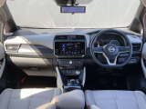 運転席周りになります。内装色はブラックです。