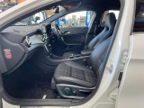 助手席も運転席同様に広く過ごしやすくなってます!