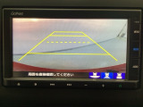 バックでの車庫入れも安心です! リアカメラが付いているバックモニター付のナビを装備しております。操作線もついており距離感も画面から確認できます。