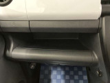 【インパネトレー】財布やスマートフォン等が置けます。