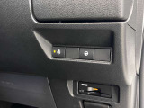 【ステアリングヒーター】寒い日はステアリングヒーターで指先から温めましょう。