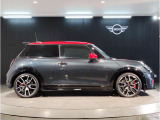 ☆MINIの車の始まりは大人四人がギリギリ乗れるコンパクトな車です!!今となっては3ナンバーですが、もともとは5ナンバーの車でした!!