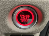 【キーレススタートシステム】エンジンスタートがボタン一つで始動。キーはポケットやカバンに入れたままでもエンジン始動が可能です。
