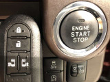 エンジンスタートスイッチです。キーが車内にあれば、エンジンの始動や停止はスイッチを押すだけ!キーを取り出す手間を省き、ワンプッシュで操作できるので簡単でスムーズです。
