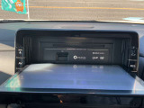 ナビのモニターパネルを開けるとご覧のようになります。CD/DVD再生・Bluetoothが可能です。