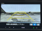 カラービジョンとガイド線で見やすい視点切替式のバックモニター。