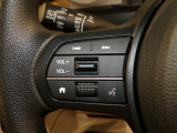 【ステアリングリモコン】ステアリングにオーディオ調節可能なスイッチが装備されていますので運転中でも視線をそらさずにオーディオの調節が可能です!