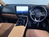 水平基調のインストメントパネル。すっきりしていて運転に集中できますね。