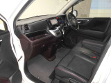 ☆人を中心に考えた広さと使いやすさ☆座面も広く長時間の運転も疲れにくいシート☆前席も後席も乗る人全てがくつろげる空間☆