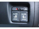 便利な両側パワースライドドア搭載で運転席で開閉出来ます。