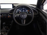 【運転席】最適なドライビングポジションでドライブをお楽しみください。