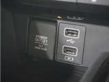 ◆USBチャージャー、12Vの電源ソケット◆使いやすい場所に装備されています。