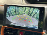 【バックカメラ】駐車時に後方がリアルタイム映像で確認できます。大型商業施設や立体駐車場での駐車時や、夜間のバック時に大活躍!運転スキルに関わらず、今や必須となった装備のひとつです!