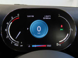 デジタルメーターは視認性が非常に良く、運転時の視線を逸らさず様々な情報の確認が行えます。