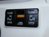 【電動スライドドアボタン】 車内からも開閉可能なスライドドアスイッチが付いています☆ (^_-)-☆ お荷物を抱えてドアが開けられないなんて事もありますよね!そんなお連れ様にも喜ばれる♪親切な機能です
