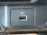 運転席近くにUSB電源