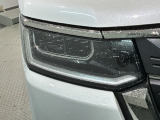 LEDヘッドライトは、点灯の瞬間から最大光量を発揮し、突然暗くなるトンネルなどでの安定感を高めます。