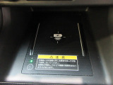 置くだけでワイヤレスで充電可能です。