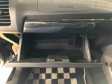 よく使うものが手を伸ばせばすぐ届く、機能面で充実した収納。