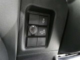 PKSBセットスイッチ。駐車時などの低速走行時に壁などを検知すると警報と「自動(被害軽減)ブレーキ」で衝突被害を軽減させるシステムです。