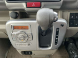 シフトレバーは簡単操作で運転もしやすくなっております!!