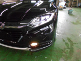 LEDヘッドライト。省電力で明るく遠くまで照らし、夜道や雨天時などの安心感を高めます。点灯の瞬間から光量を放つLEDの特性により、トンネルへの進入直後などでも安心感のある視界を提供します。