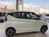 ◆衝突被害軽減ブレーキ◆フロントカメラで前方の車両や歩行者を検知。衝突の可能性が高まるとメーター内の警告灯表示とブザーでドライバーに回避操作または衝突回避を支援してくれます!