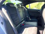 後部座席も気になるようなキズ・汚れやへたり等、大きなダメージはなく、良好な状態です。