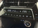 オートエアコンで快適な室内です。