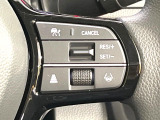 【アダプティブクルーズコントロール】高速道路での長距離走行が楽に!!自動で速度を保つクルーズコントロールが、衝突軽減システムと連携し、前方の車両を感知して車間を保つように速度調節してくれます!!