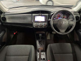 スイッチ類が手元で直感的に操作できる実用的なレイアウト。必要な情報が一目で確認でき、日常の運転を快適にサポートするインパネです。