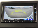 リアワイドカメラシステム!従来の視野に加えて、後方側方を約180&deg;まで見えるワイドビューと、後方を真上から見たような視野で駐車時などに便利なトップダウンビューの3つの視野があります!