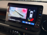 バックギアに入れるだけで自動でリヤカメラに切り替わります!車庫入れやバックが苦手な方にオススメ!