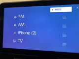 Bluetooth(ブルートゥース)接続機能付き。スマートフォンなどからお気に入りの音楽をワイヤレス再生できます。ドライブがさらに楽しくなりますね。