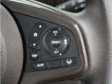 ◆アダプティブクルーズコントロール◆予め設定した車速内でクルマが自動的に加減速。前走車との適切な車間距離を維持しながら追従走行します。【LKAS】車線維持支援システムでステアリング操作を支援。